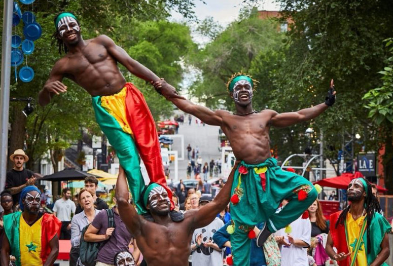 Déambulatoire avec Dounyia Parade